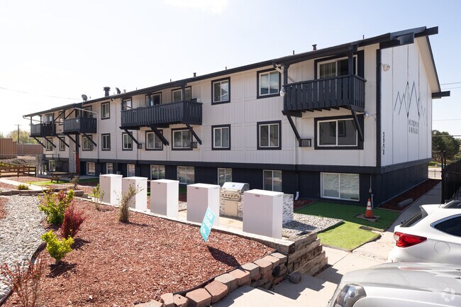 Photo - Olympic Square - Gorgeous Renovated Apartm...