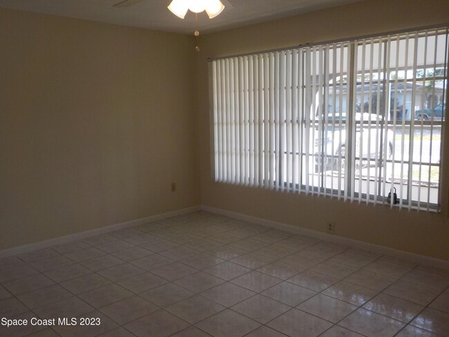 Photo - 636 Hampton Dr NE