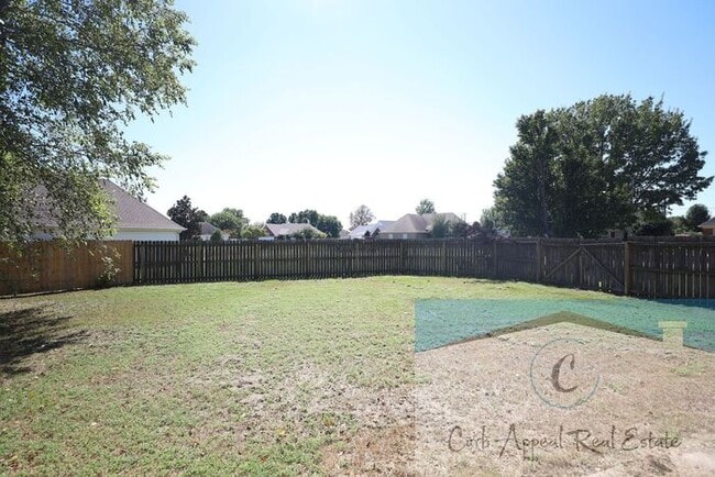 Photo - Beautiful 3 bed/ 2 bath home - fireplace, ...