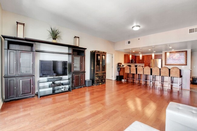 Photo - HIGHRISE DOWNTOWN, FULLY FURNISHED!