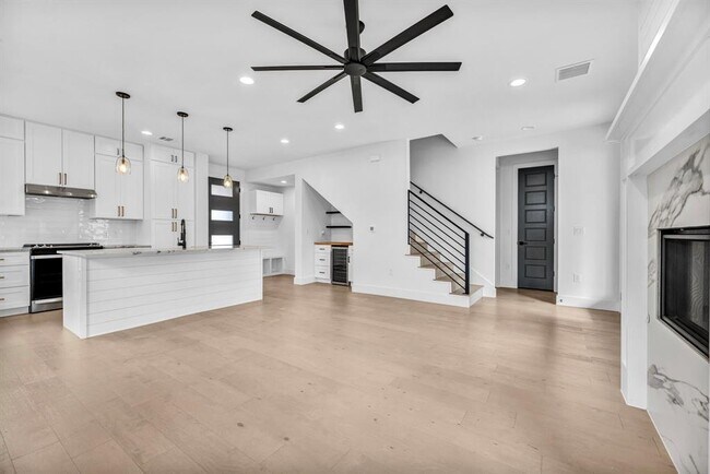 Photo - 2405 E 11th St