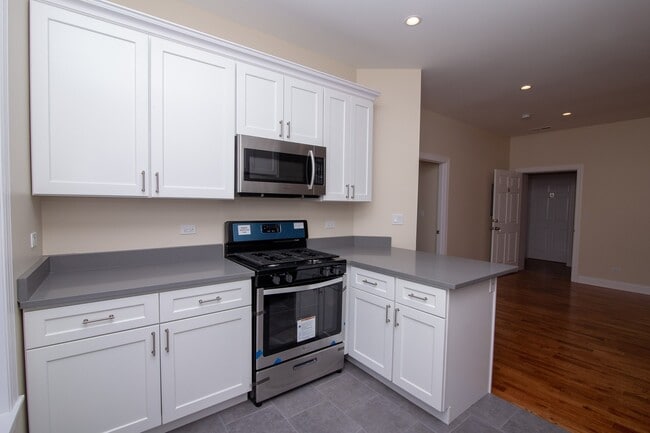 4001 W Armitage Ave Unit 4001 W. Armitage - Unit B