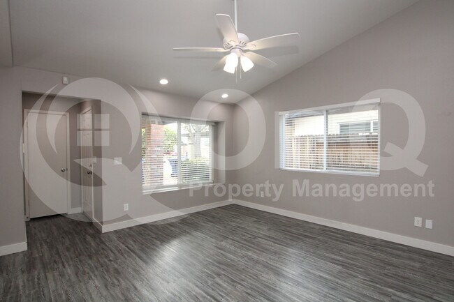 Photo - 3228 E Crescent Ave