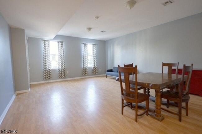 Photo - 372 Bramhall Ave Unit 101