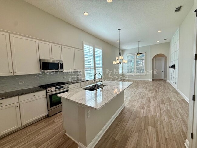 Photo - 628 Town Plaza Ave