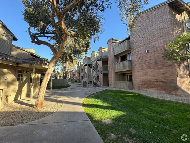 Building Photo - 2ND FLOOR ONE BEDROOM CONDO W WALK IN CLOS...