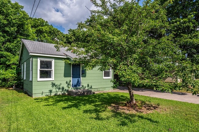 Building Photo - Three Bedroom Rental