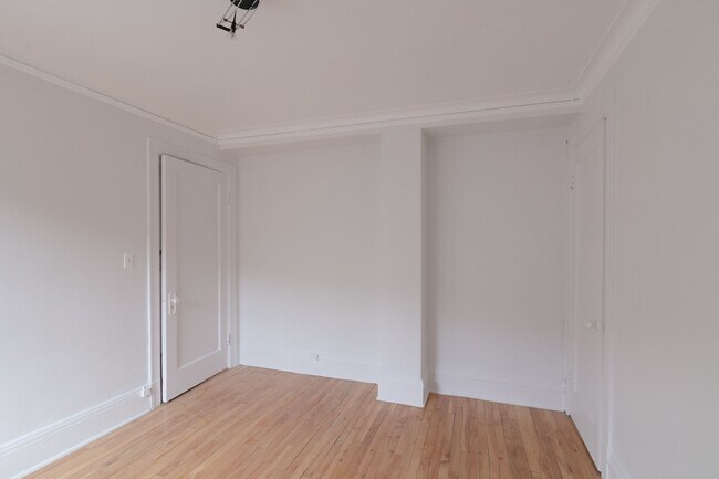 Photo - 1 Av. Rosemount Unit 61