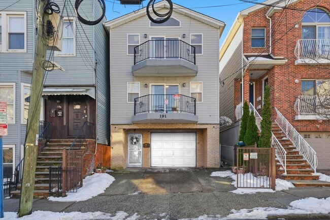 Photo - 191 Griffith St