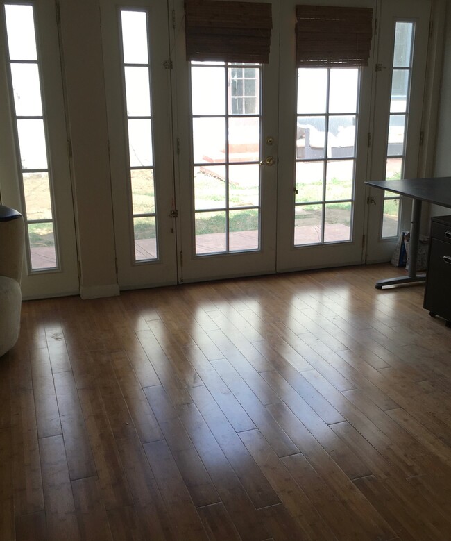 Lots of light - 1158 Hi Point St Unit 1
