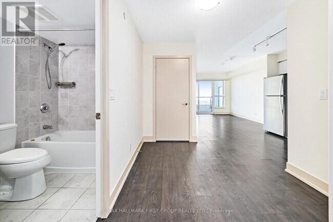 Photo - 1255 Bayly St Unit 1605
