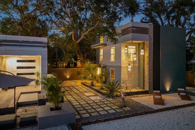 Photo - 603 38th St W