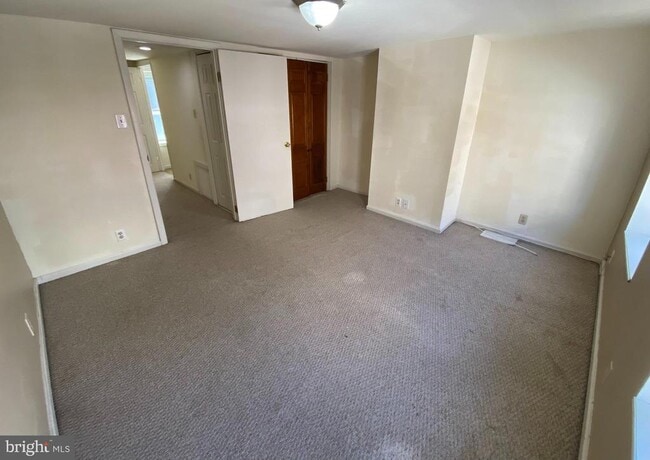 Photo - 4450 Baker St