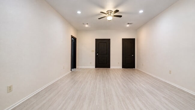 Photo - 11611 Walraven Dr