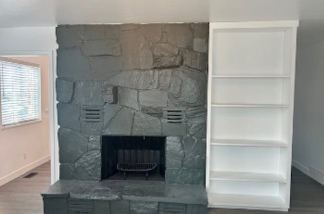 Photo - 5 spacious bedrooms, 2.5 bathroom house in Orem