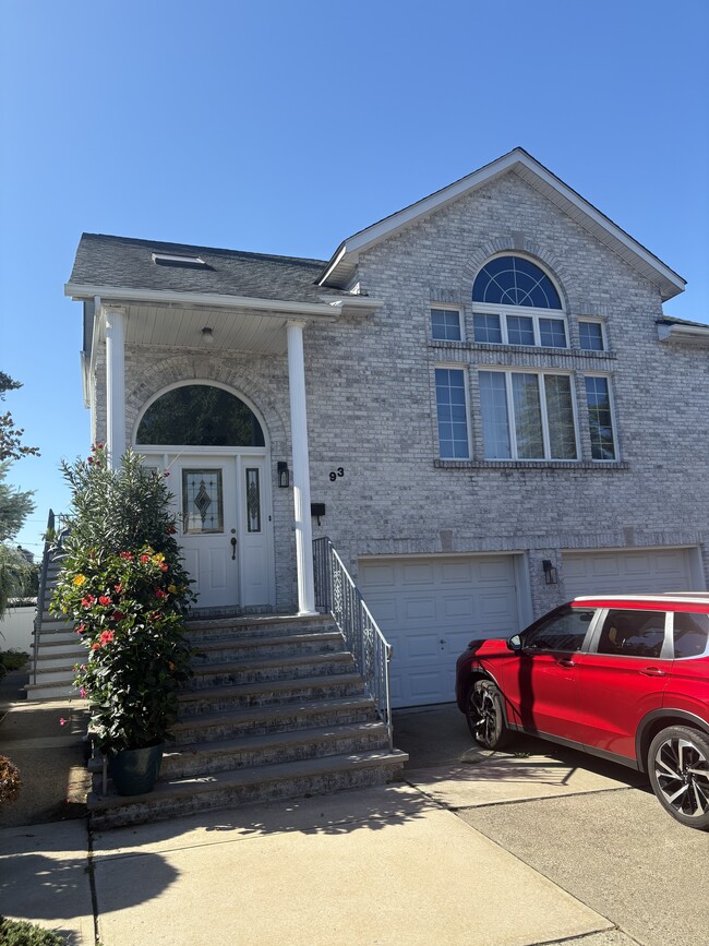 Building Photo - 93 Hendel Ave Unit 2