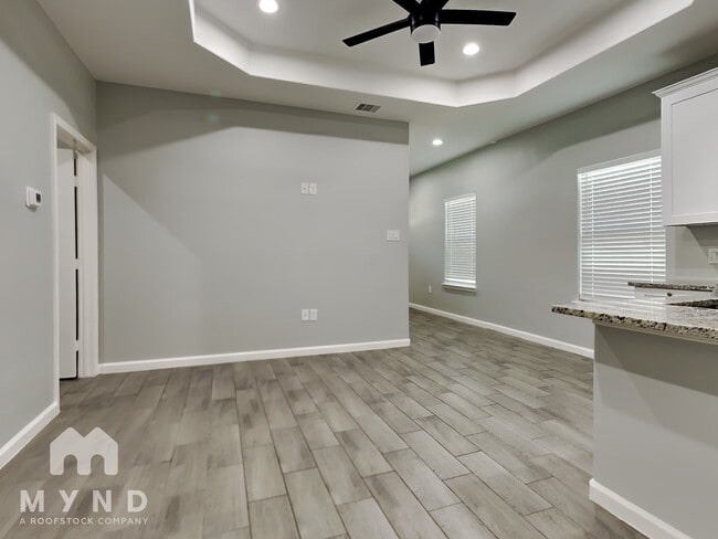 Photo - 16919 Balmoral St