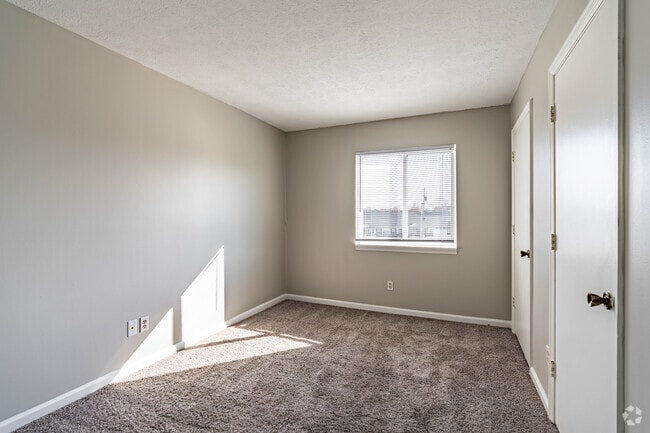 2BR, 1.5BA - 1000SF - Primary Bedroom