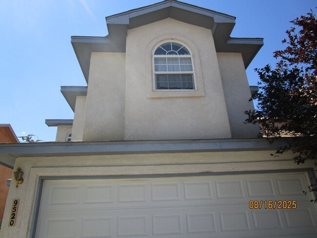 Photo - NW 3BR 2 1/2B 1605SF