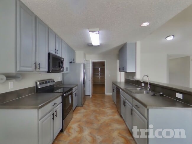 Photo - 6669 Southern Oaks Dr