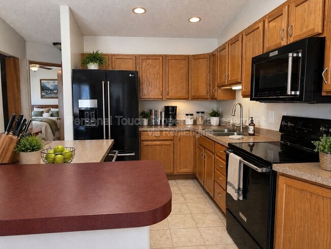Photo - 975 42nd Ave W