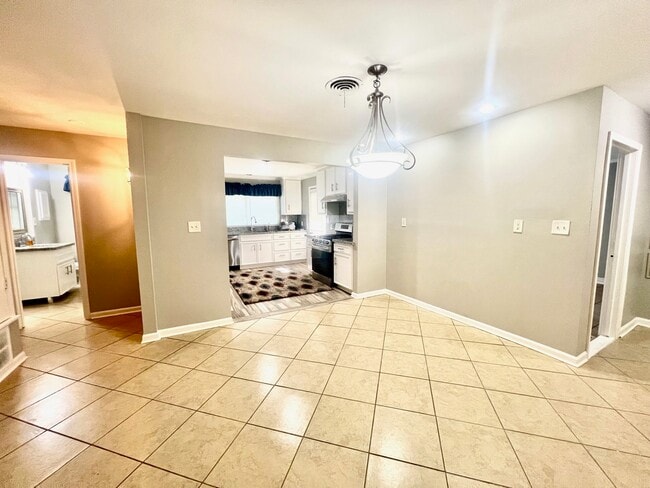 Photo - 919 Saddle Rock Dr