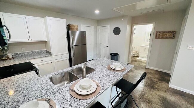 Photo - 635 Doctor M.L.K. Jr Dr