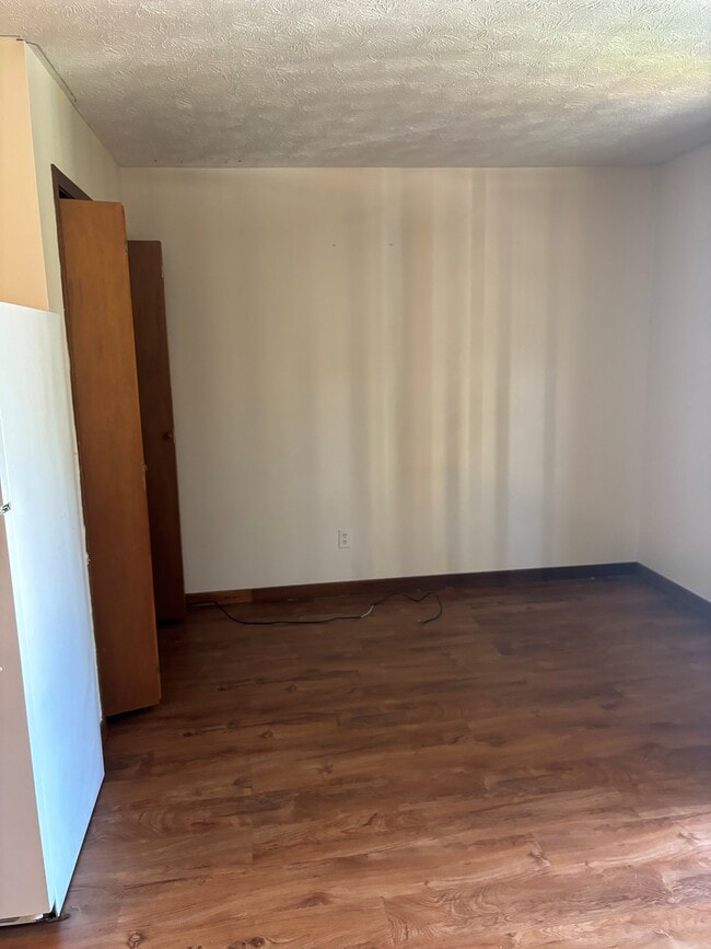 Photo - Hill Crest Court Apartments 3 Unit 6