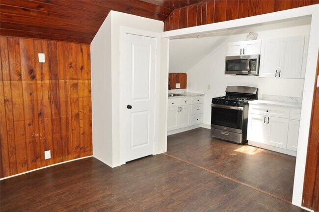 Photo - 501 Johnson St