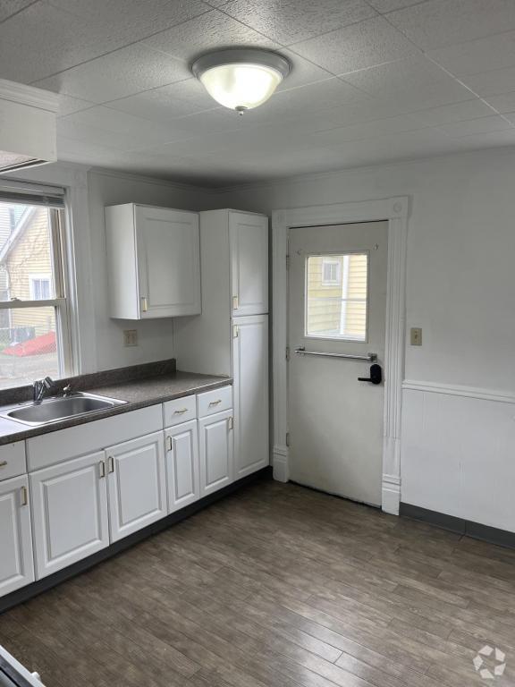 Building Photo - 140 Watkins Ave Rental