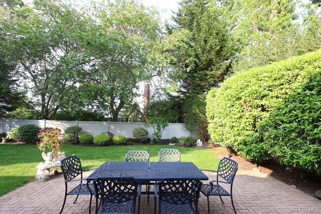 757 Leslie Ln