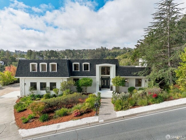 955 Macadamia Dr