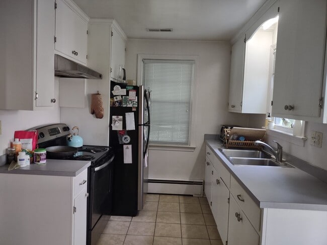 Photo - 2BD/1BA House Walking Distance to Downtown!