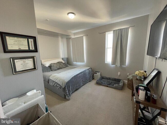 Photo - 667 N 39th St Unidad 2