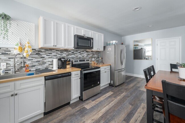 Photo - 731 N Chester St Townhome