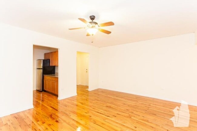 Building Photo - 4607 N Sheridan Rd