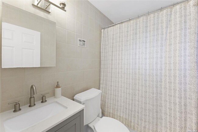 Photo - 485 Sutton Pl