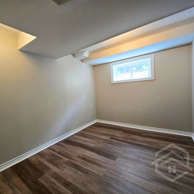 Photo - 2 Bedroom Basement Apartment!! Unité 2