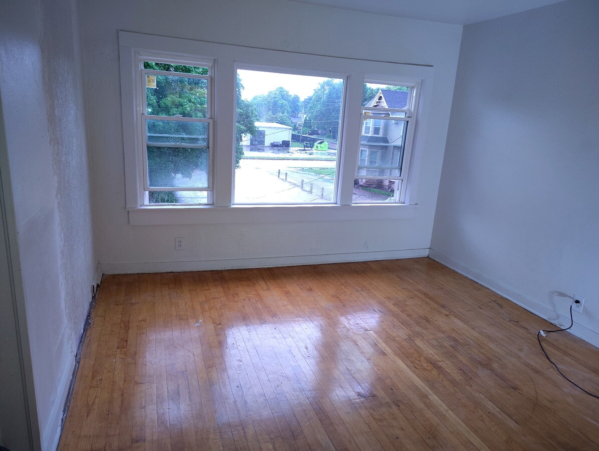 Living Rrom - 813 N Main St Apartments Unit 813C N Main