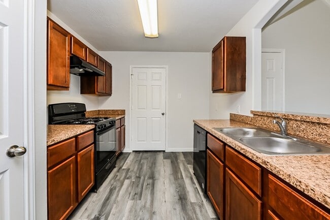 Building Photo - 5818 Northern Oak St