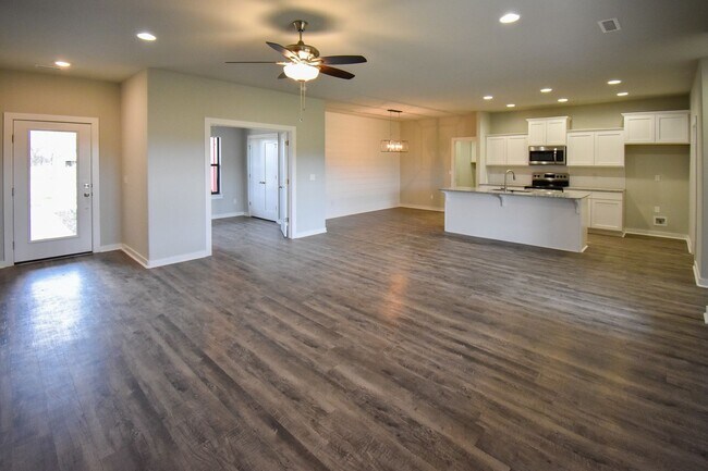 Photo - 4 Bedroom 2 Bathroom Home In Farmington, AR.