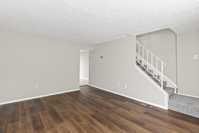 Photo - 916 Pentwood Ct