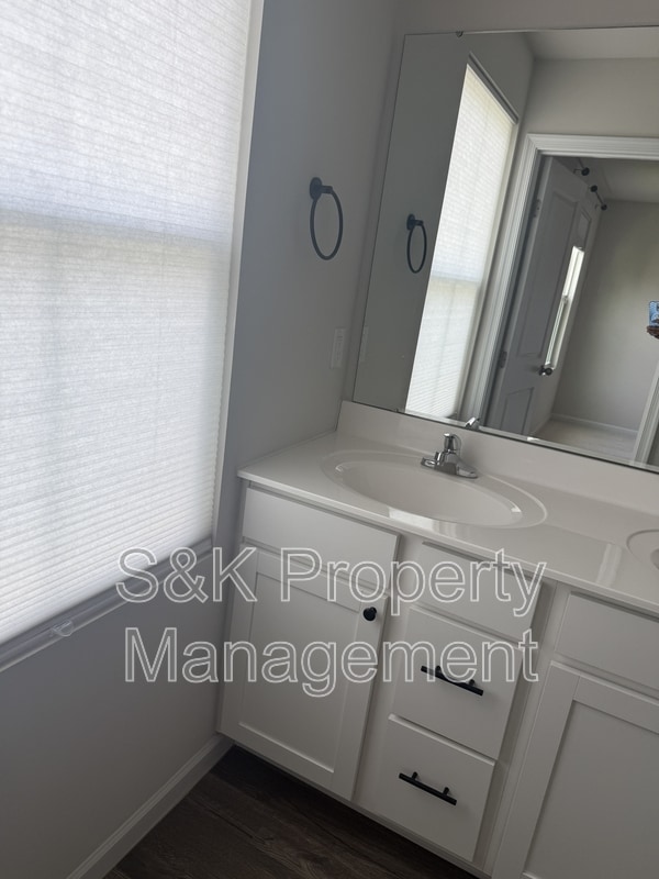 Photo - 112 Overstreet Ct