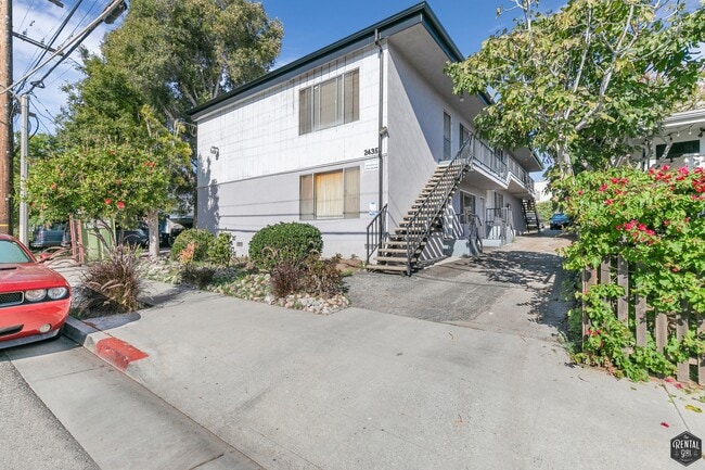 Building Photo - 2435 2nd St Unit 2