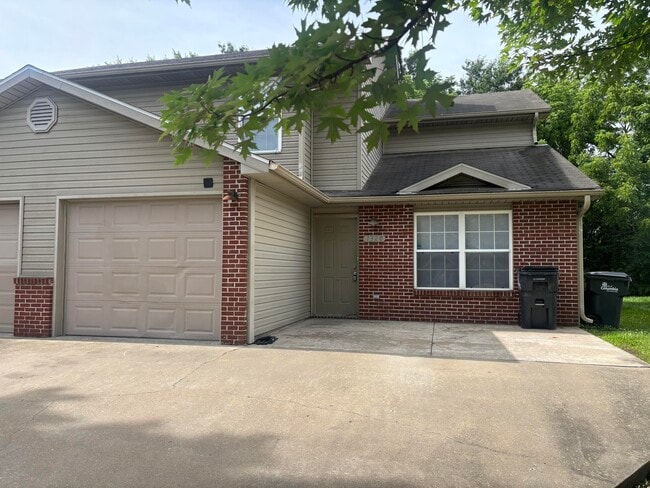 Building Photo - 1320 Raleigh Dr