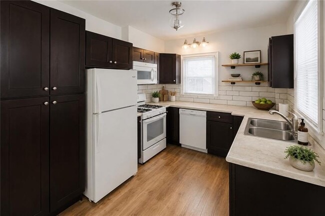 Photo - 511 Woodbourne Ave
