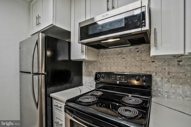 Building Photo - 3308 Wyndham Cir Unit 321