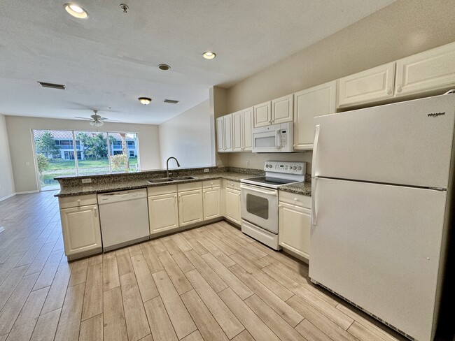 Photo - 912 Hampton Cir