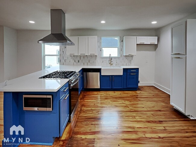 Photo - 2718 Lawrence St