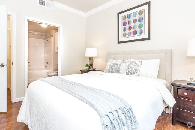 1BR,1BA-The Bandon